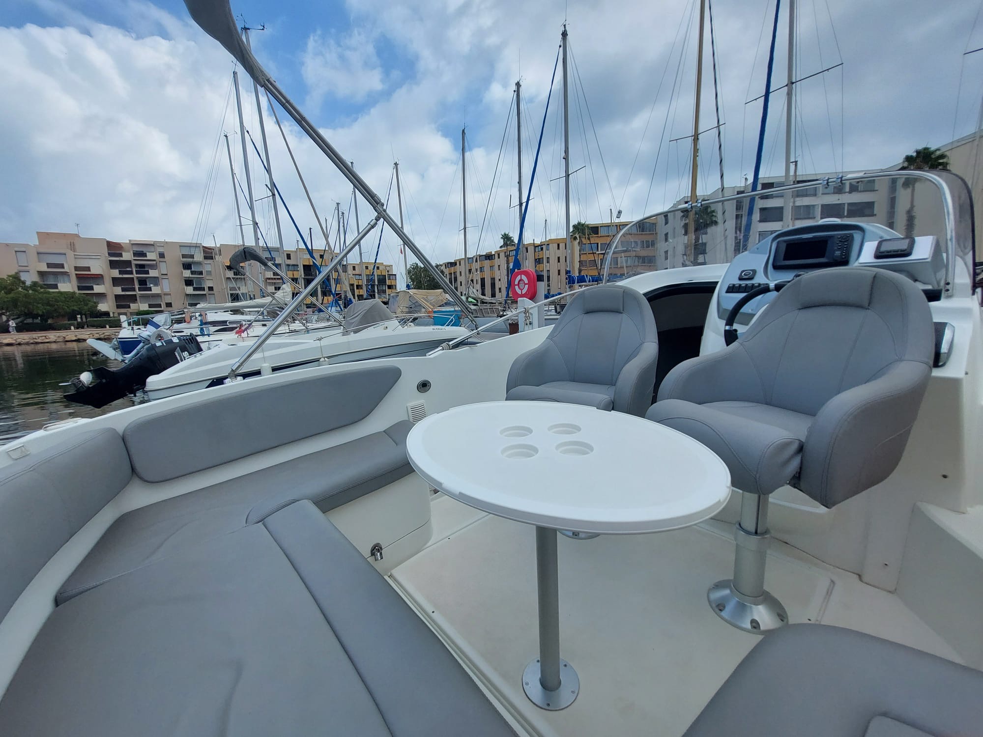 slider 4 Beneteau Flyer 750 Sun Deck